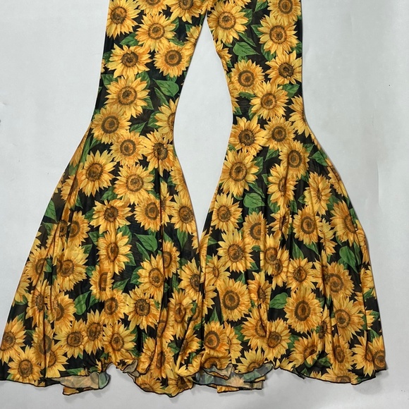 Daisy Outfit - Picture 1 of 3